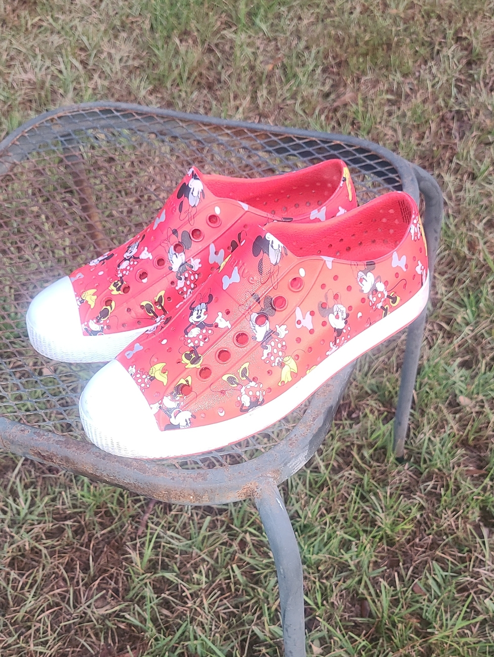 NATIVE womens Red Minnie Mouse Slip-On Sneakers Size 7